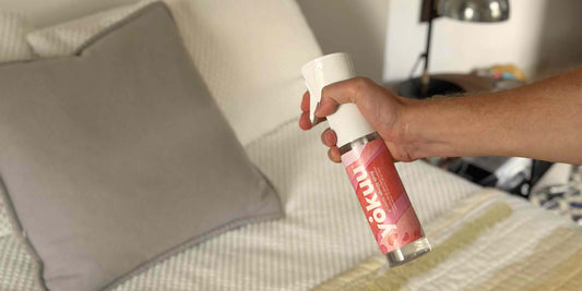 How does YOKUU's probiotic allergen spray work?